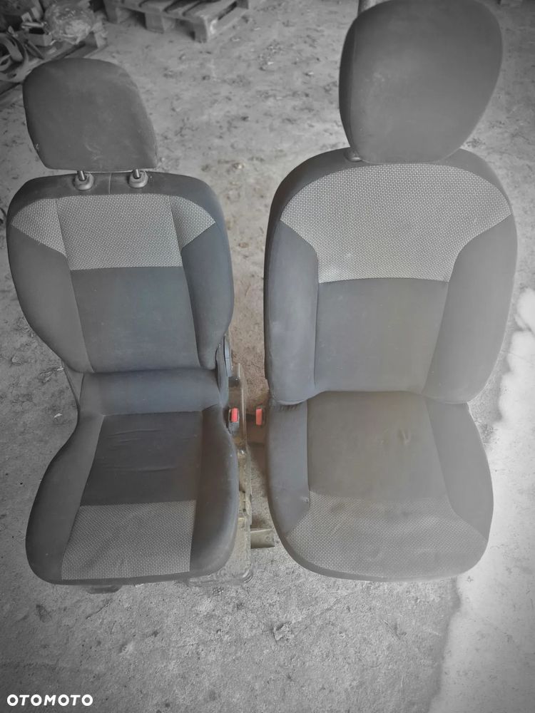 FOTEL  PRZEDNI PRAWY DACIA DOKKER - 1