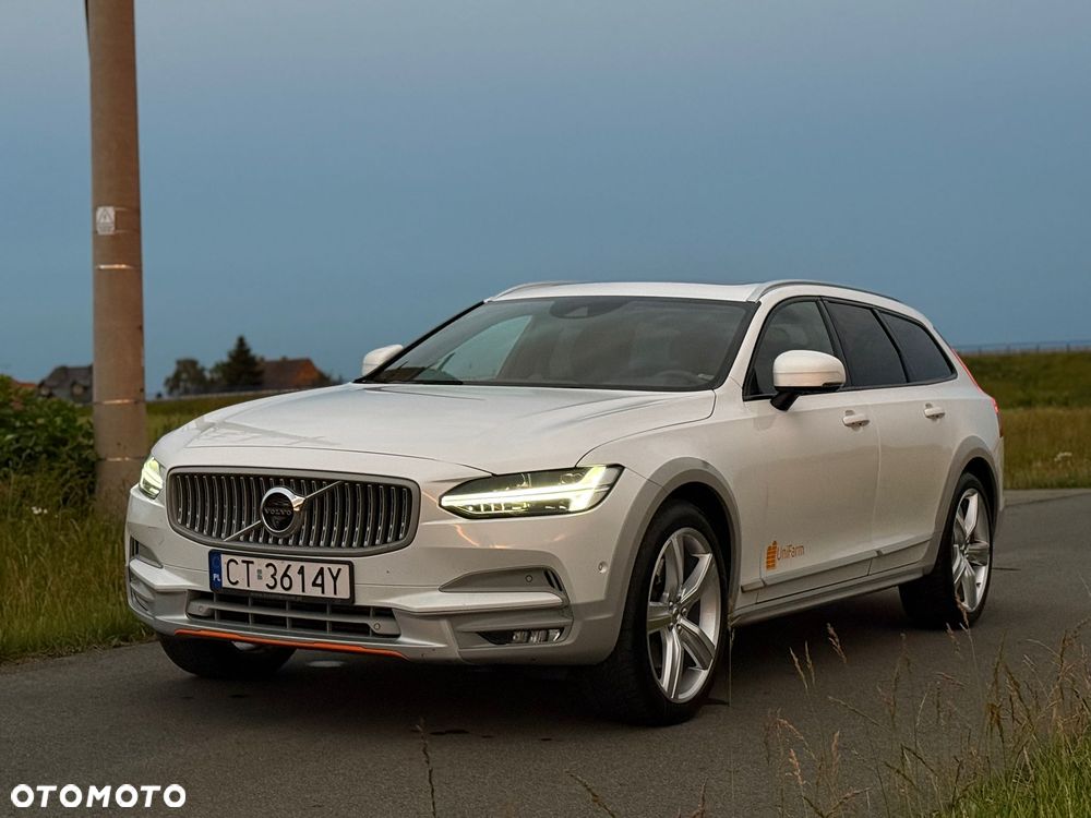 Volvo V90 Cross Country - 1