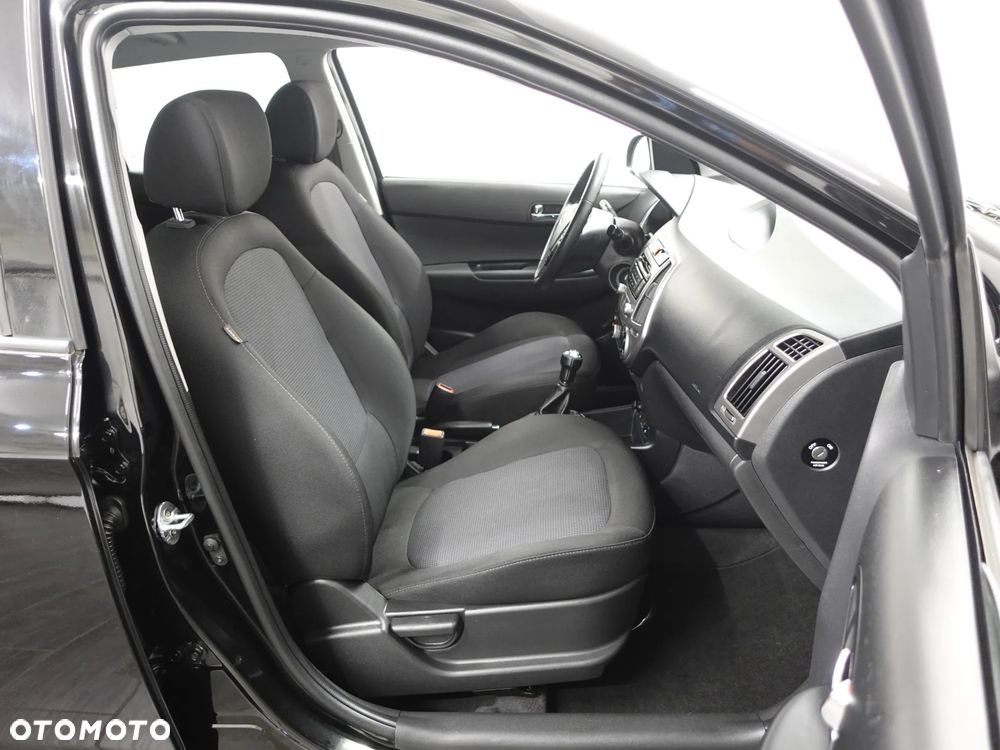 Hyundai i20 - 24