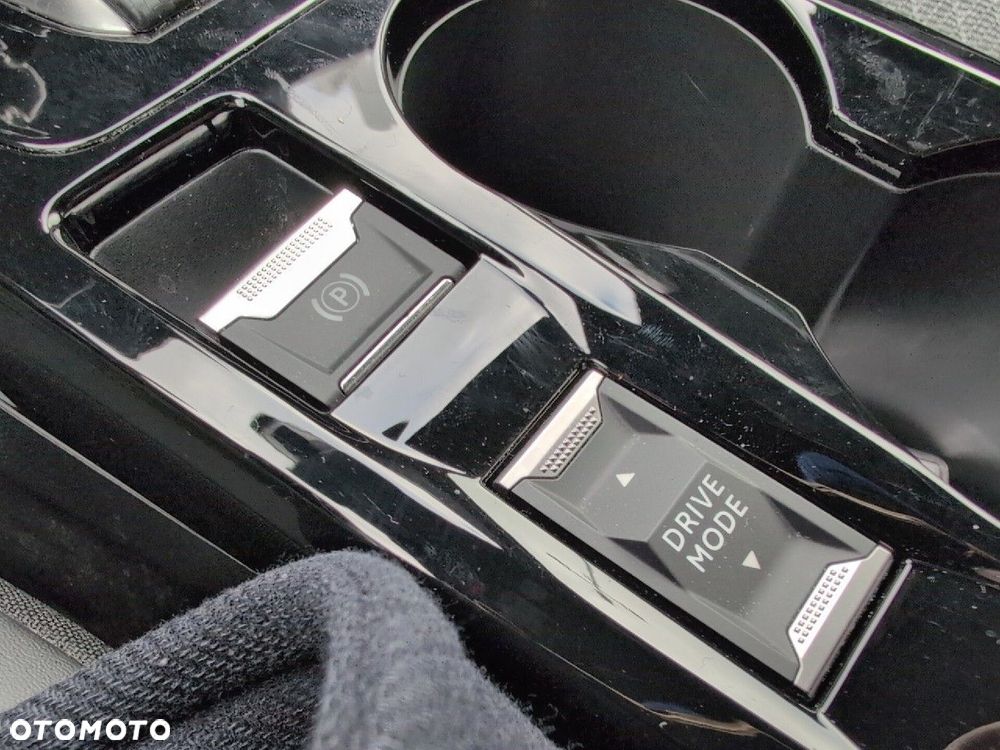 Peugeot 2008 e-2008 Allure - 13