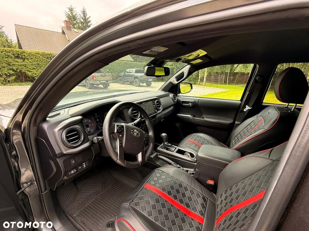 Toyota Tacoma - 11