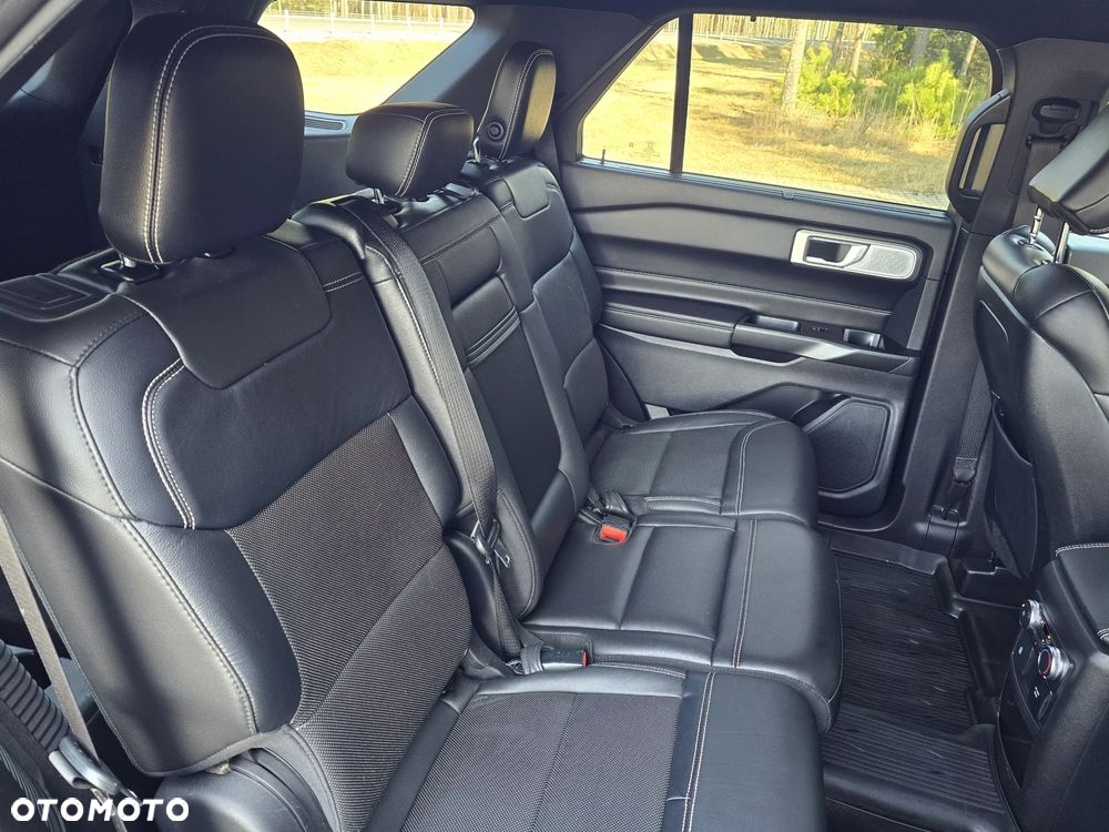 Ford Explorer - 17