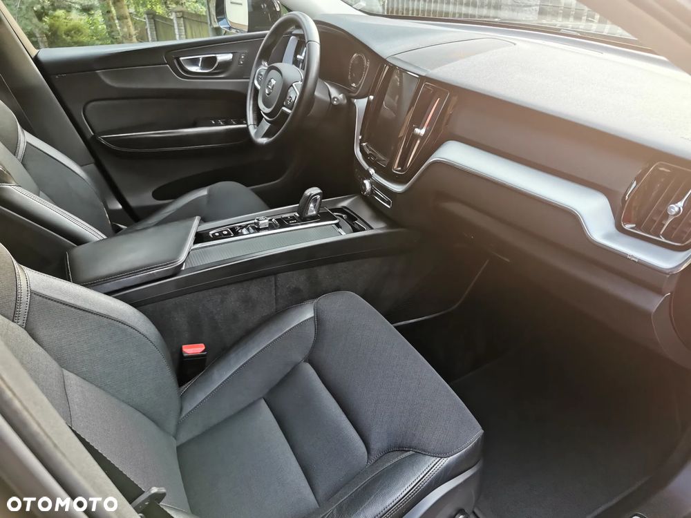 Volvo XC 60 B4 D AWD Geartronic Momentum Pro - 13