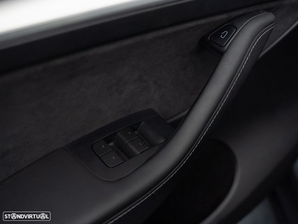 Tesla Model Y Long Range Tração Integral - 17