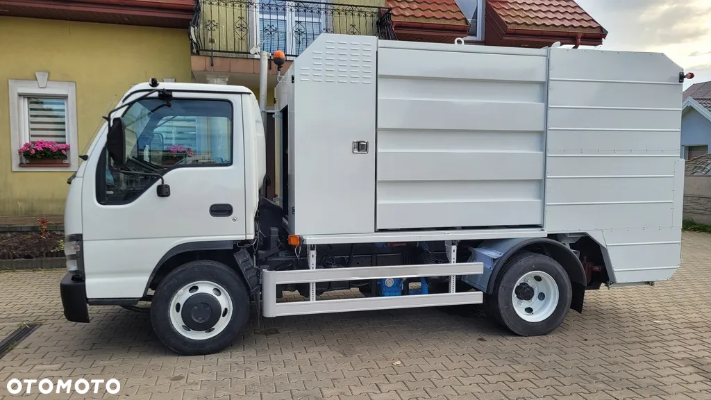 Isuzu MYJKA DO POJEMNIKÓW - 7