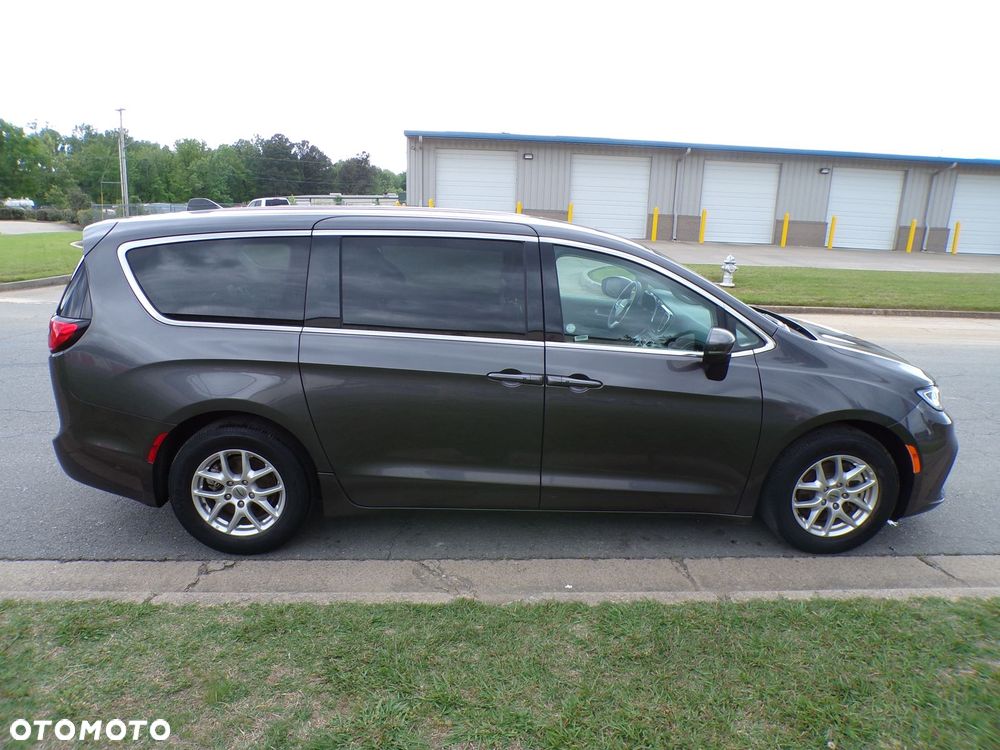 Chrysler Pacifica - 5