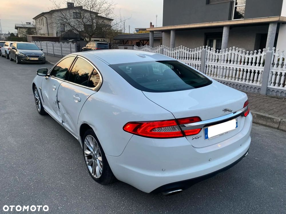 Jaguar XF 3.0 V6 D Luxury - 8