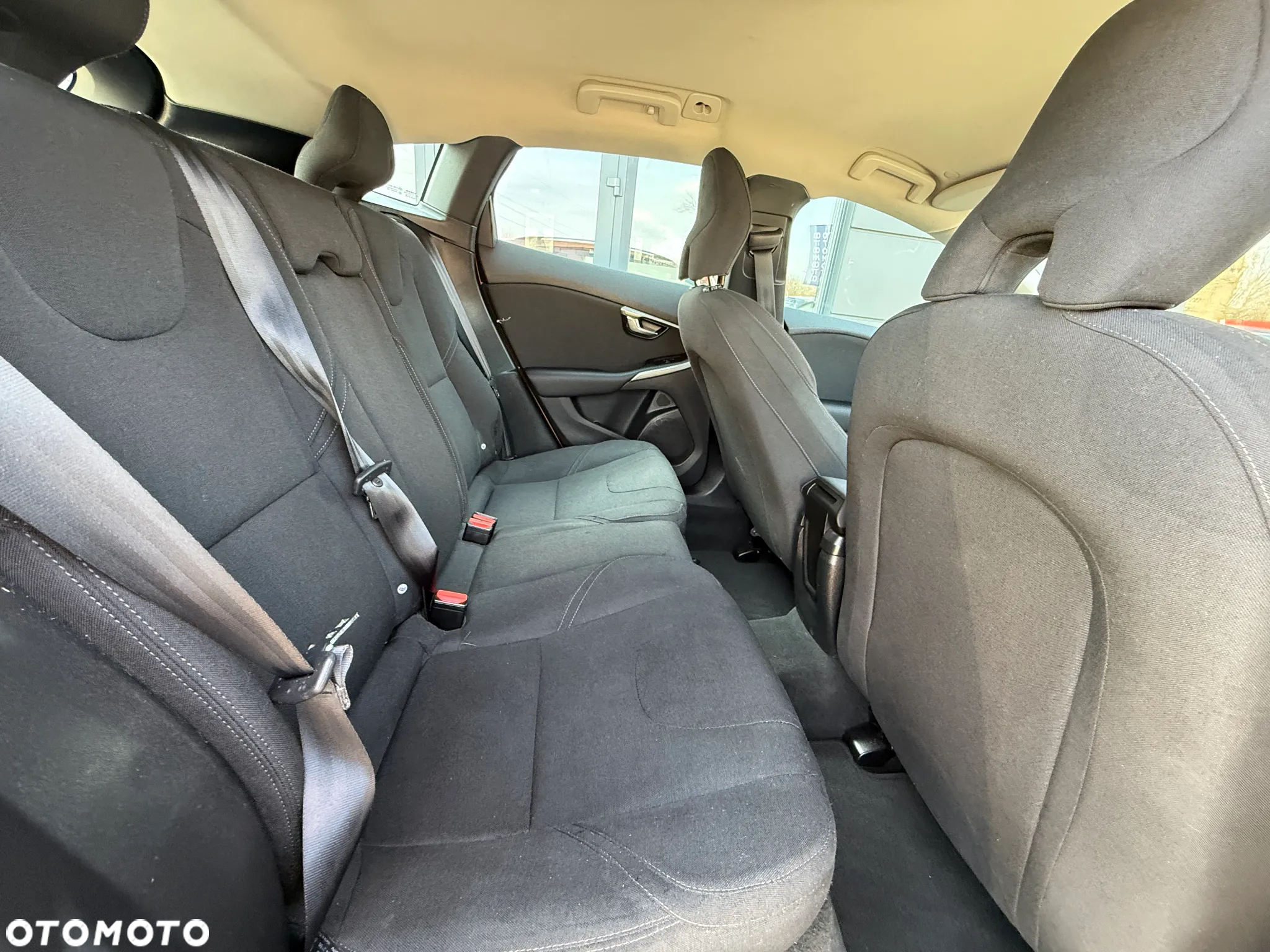 Volvo V40 D2 Momentum - 25