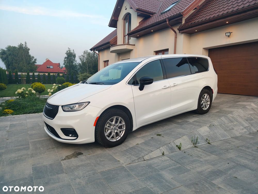 Chrysler Pacifica - 30