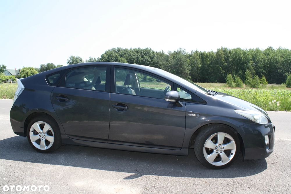 Toyota Prius 1.8 HSD Prestige - 4