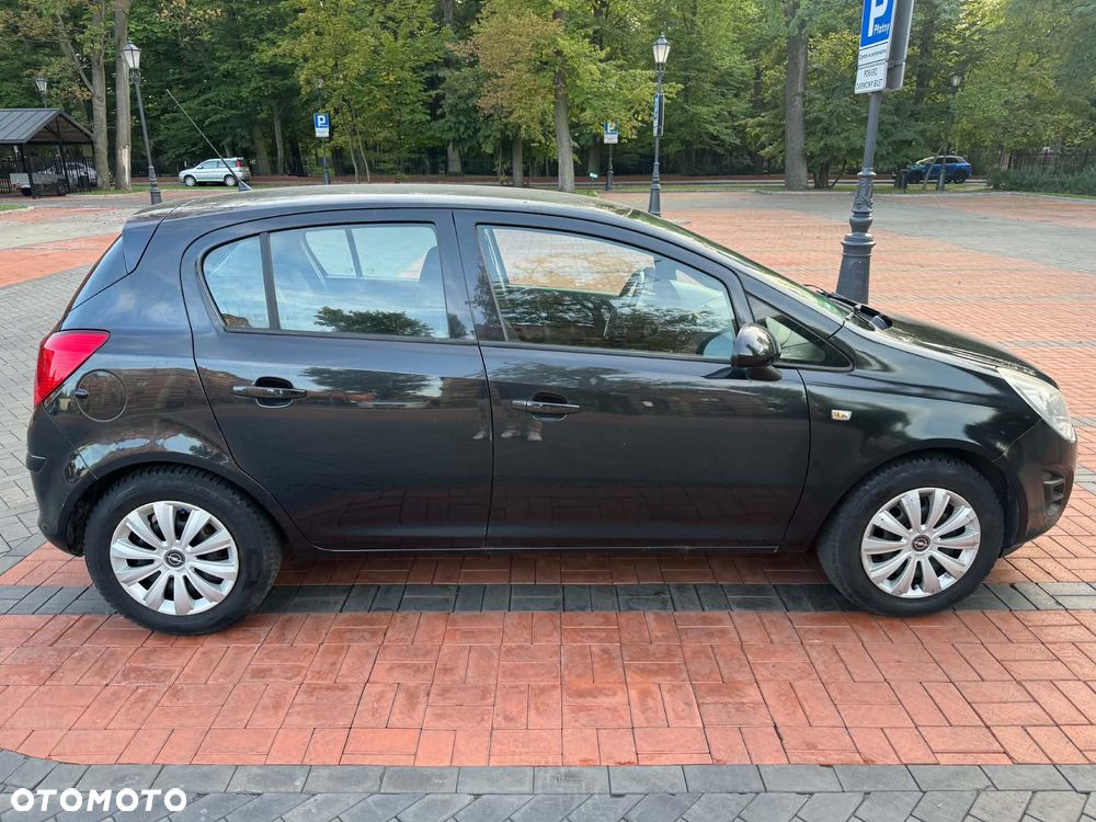 Opel Corsa 1.2 16V Cosmo - 4