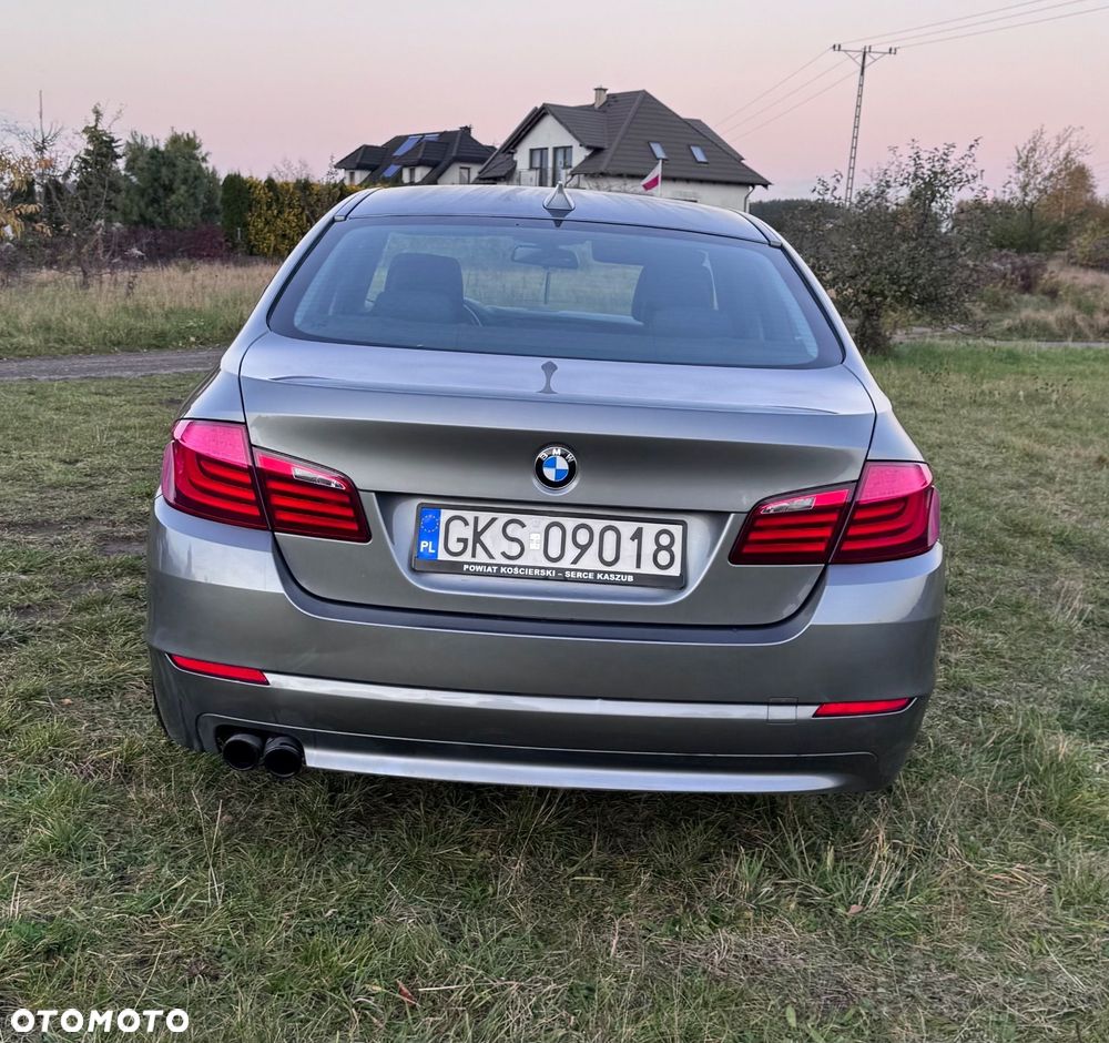 BMW Seria 5 523i - 6