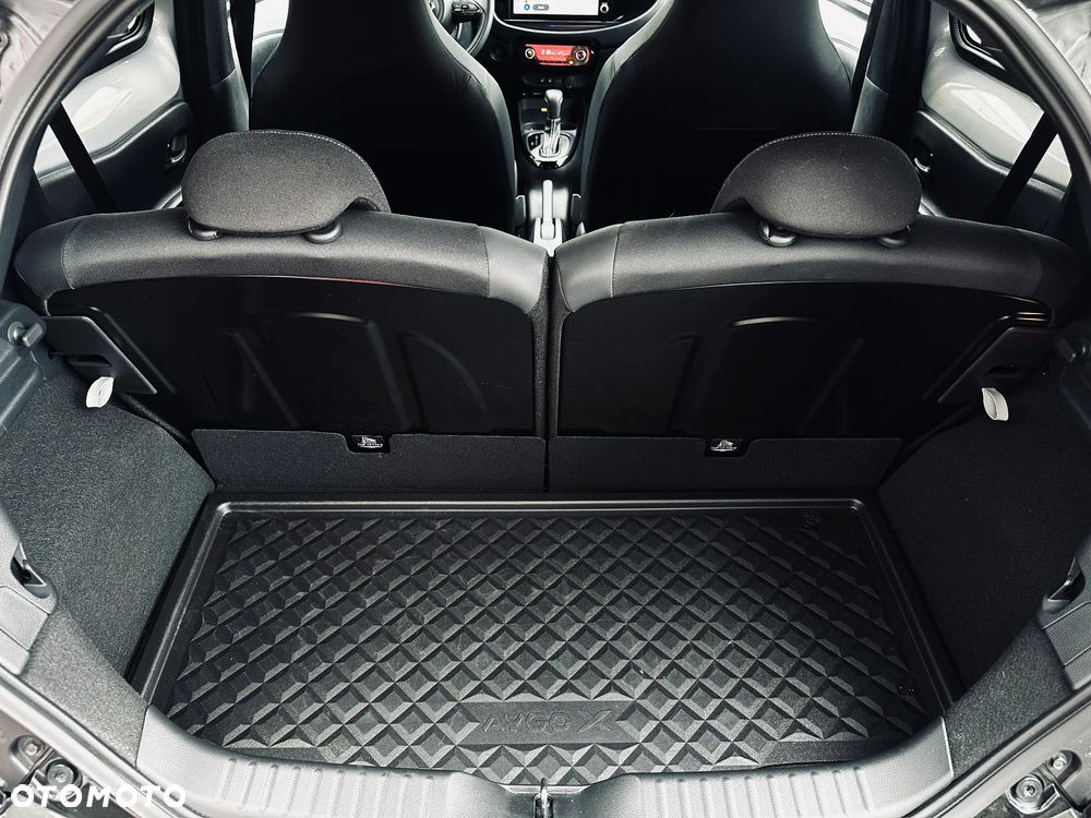 Toyota Aygo X 1.0 VVT-i JBL CVT - 11