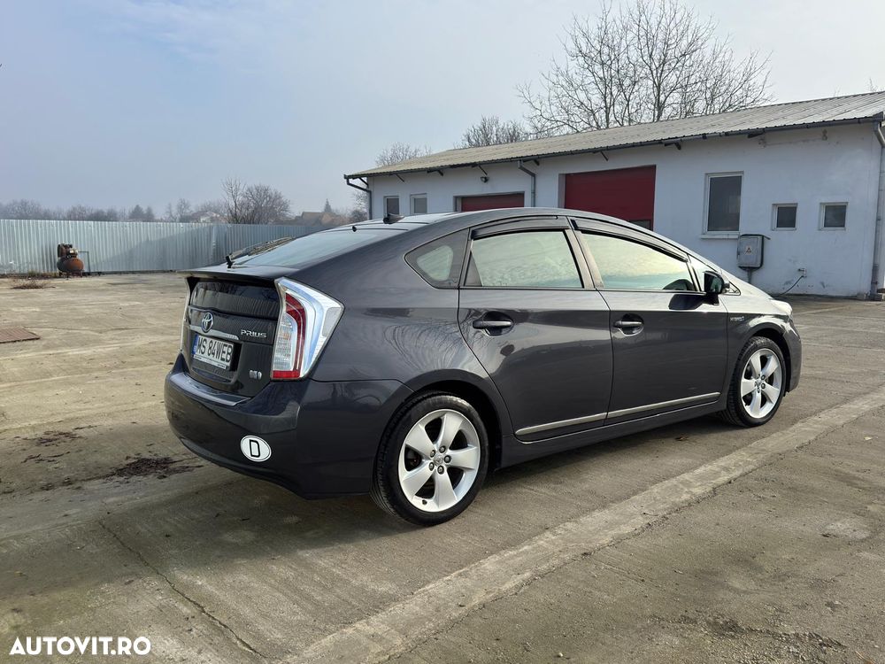 Toyota Prius - 3