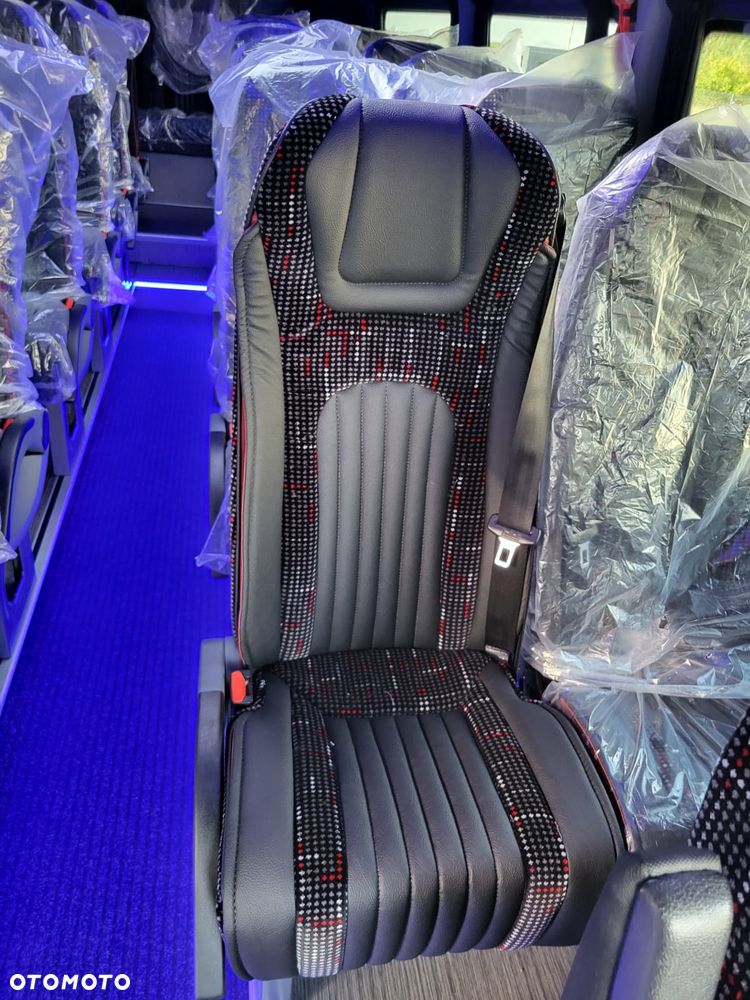 Mercedes-Benz Sprinter 519 CDI 24 miejsca + 4 stojące NOWY - 13