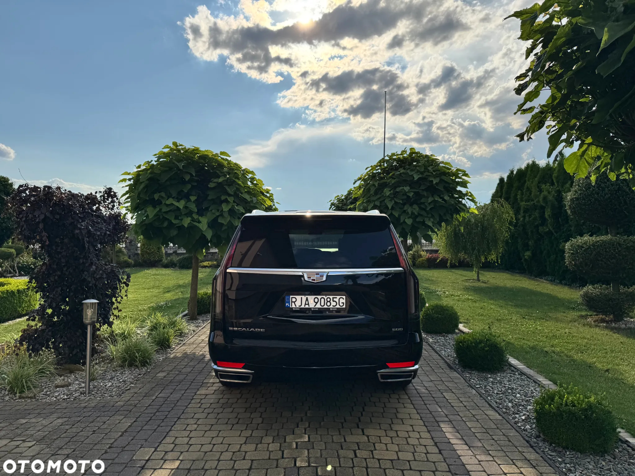 Cadillac Escalade - 11