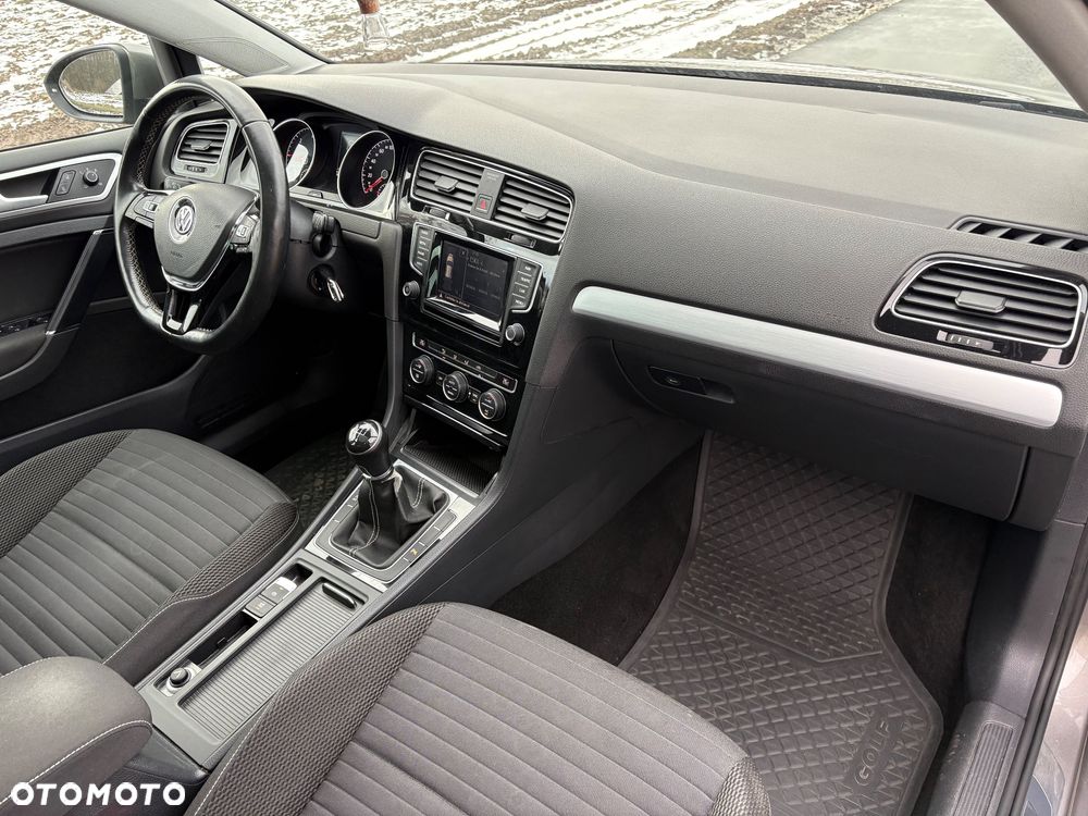 Volkswagen Golf 1.6 TDI BlueMotion Technology Cup - 16