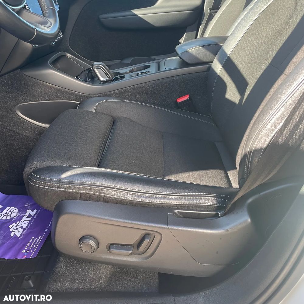 Volvo XC 40 T4 AWD Momentum Pro - 11