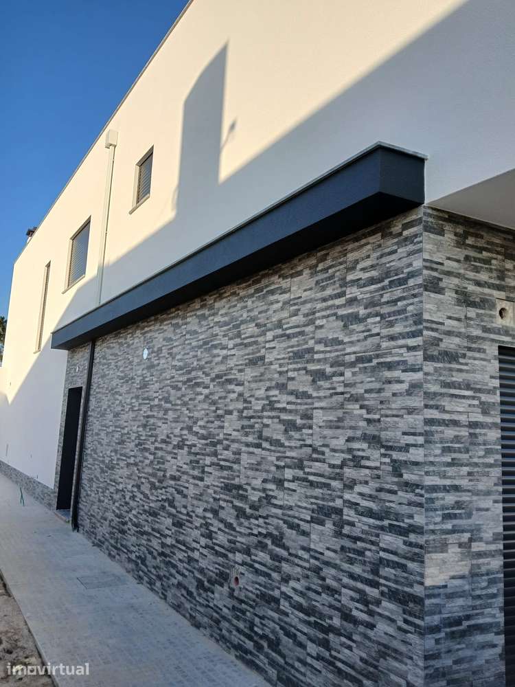 Moradia T3 geminada com jardim e garagem - Grande imagem: 3/20