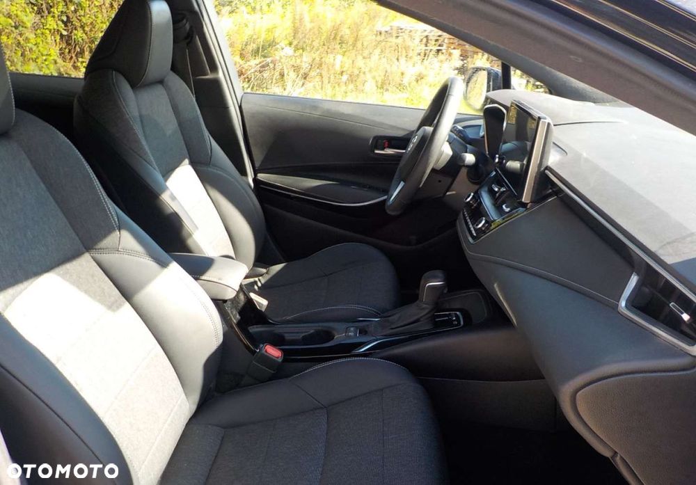 Toyota Corolla - 16