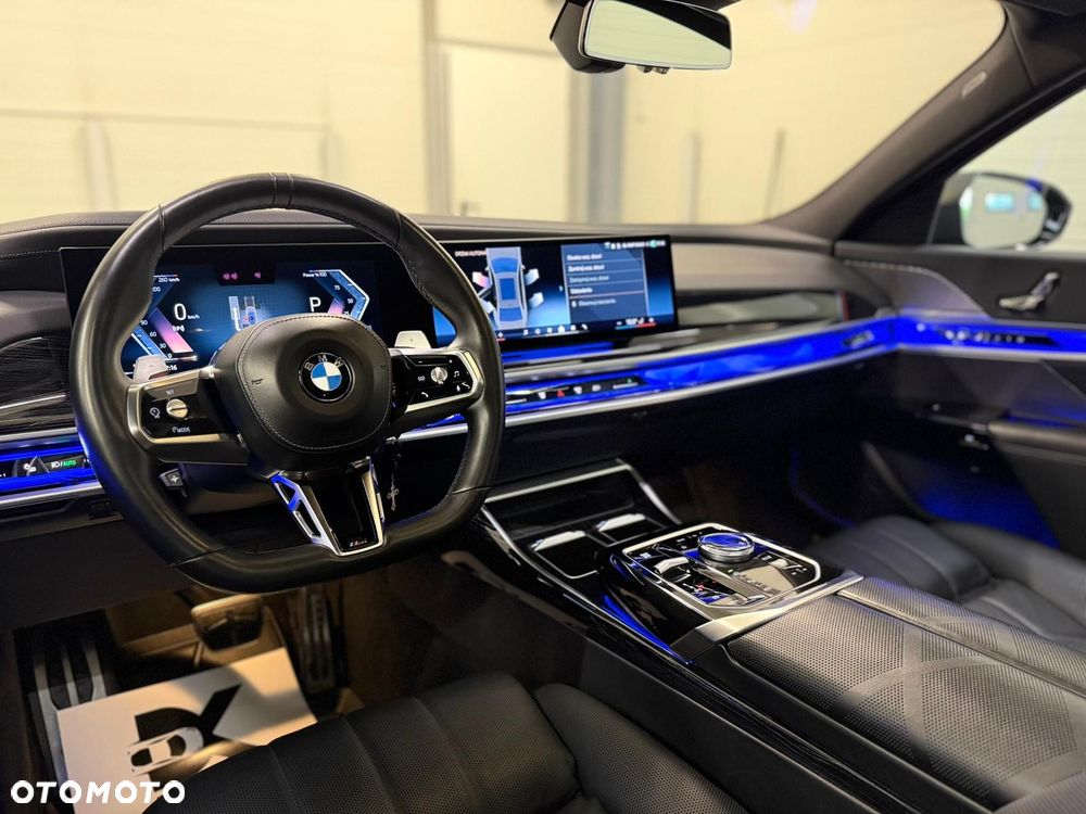 BMW Seria 7 730d mHEV - 12