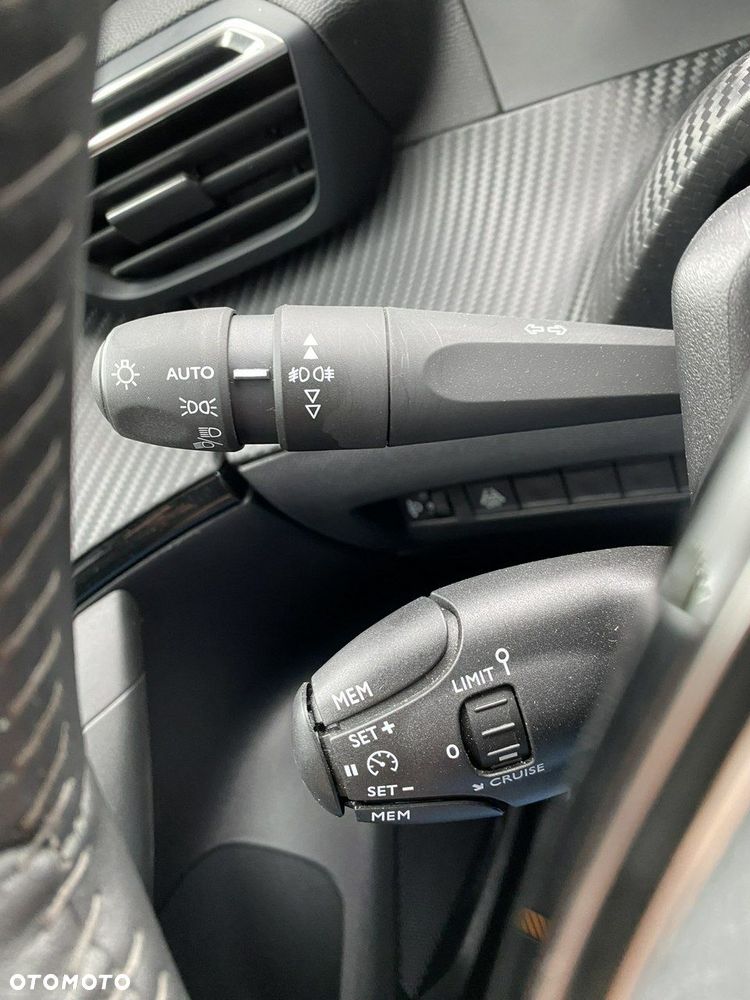 Peugeot 2008 BlueHDi 110 Allure - 29