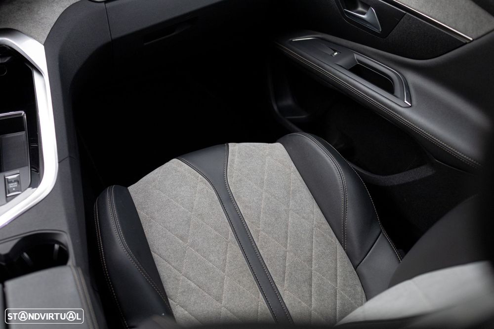 Peugeot 3008 1.6 Hybrid4 GT Pack e-EAT8 - 30