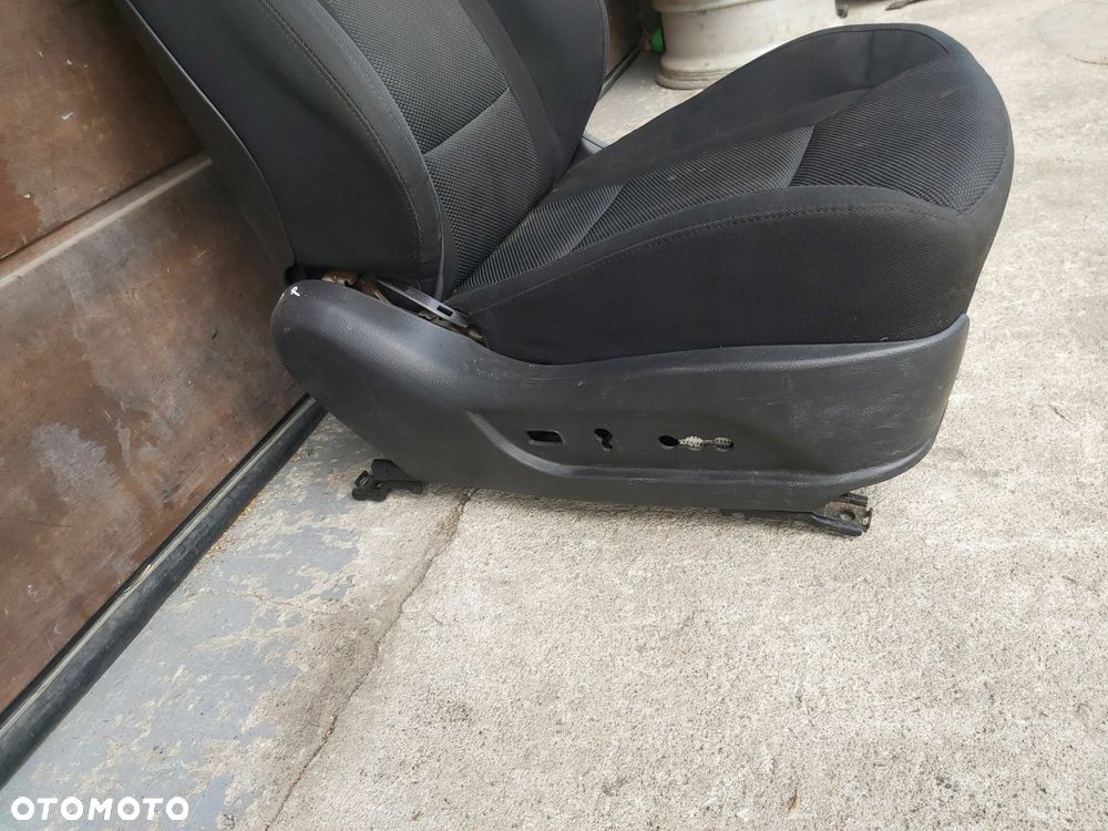 HYUNDAI i40 Fotel prawy przód pasażera EU materiał - 5