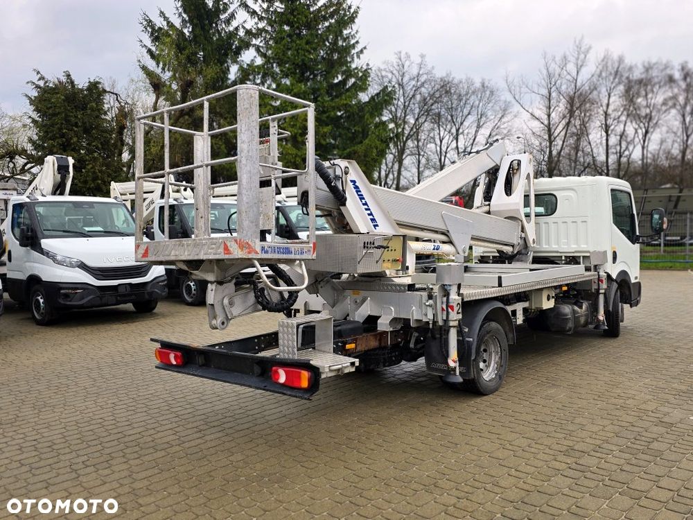 Nissan Cabstar / Multitel HX200EX - 3