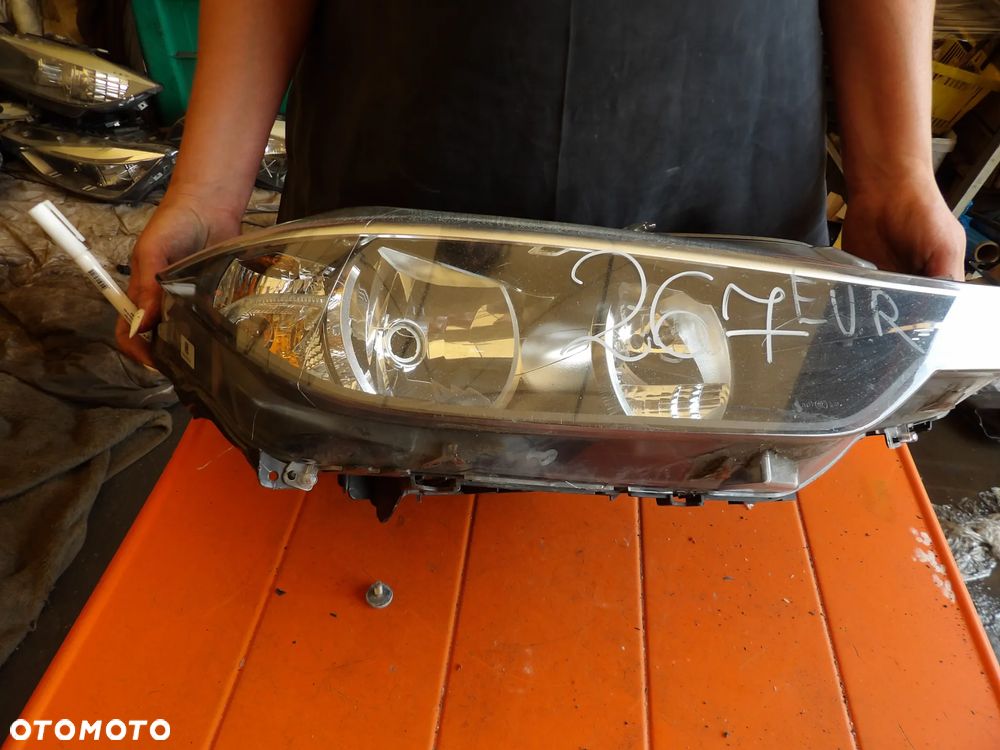 BMW - F30 - H7 - URWANE UCHO - PRAWA LAMPA PRZEDIA - EUROPA - 7259524 - 1
