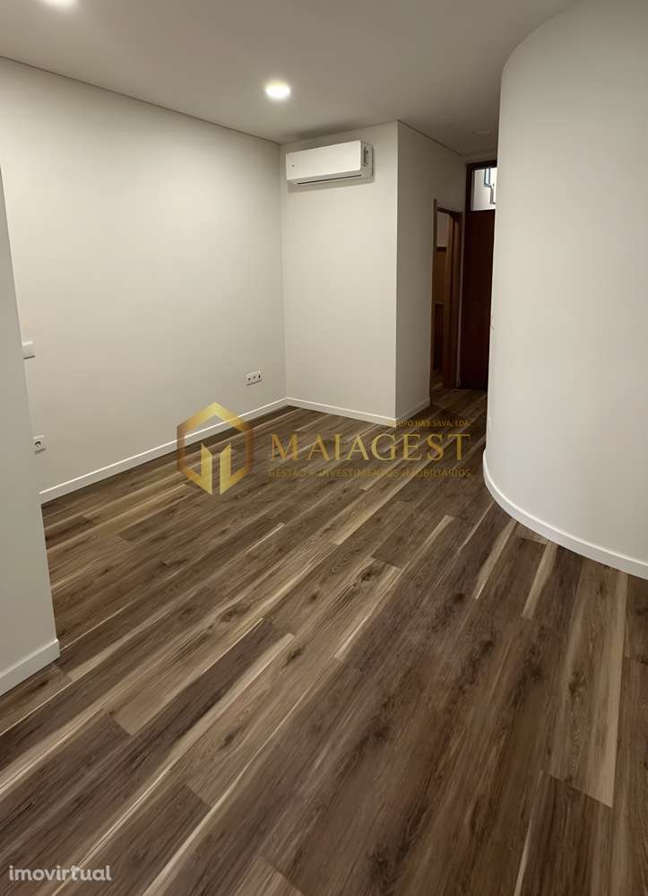 Apartamento T1 remodelado com Jardim Privativo junto ao Metro - Grande imagem: 3/20