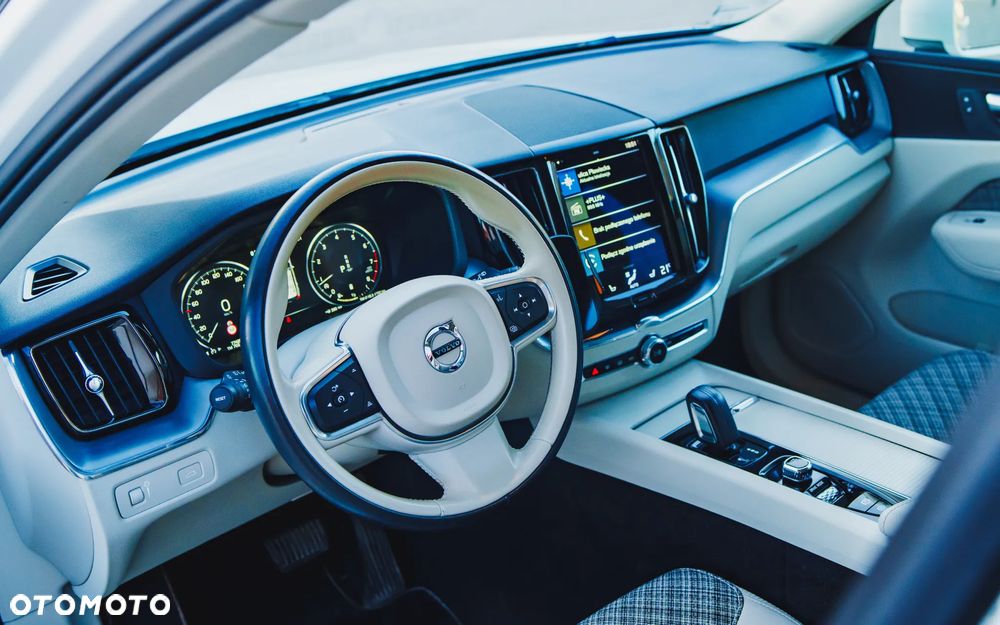 Volvo XC 60 B4 B Momentum - 15