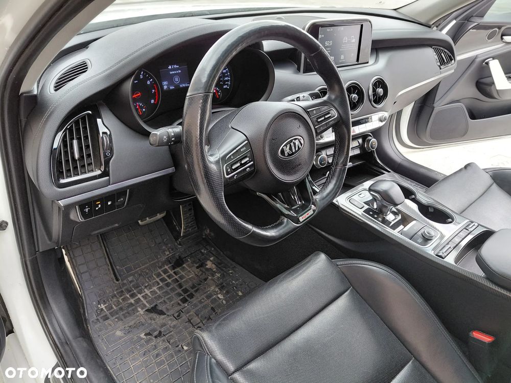 Kia Stinger 3.3 T-GDI AWD GT - 6