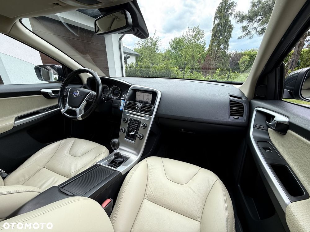 Volvo XC 60 DRIVe Momentum - 28