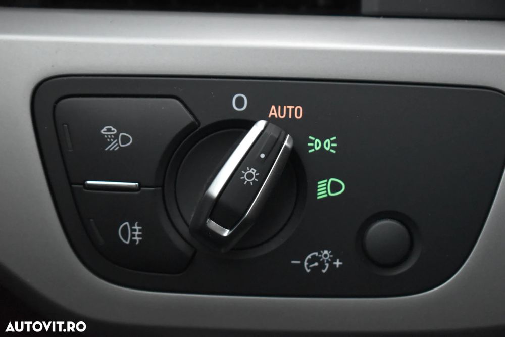 Audi A4 35 TDI S tronic MHEV Basic - 38