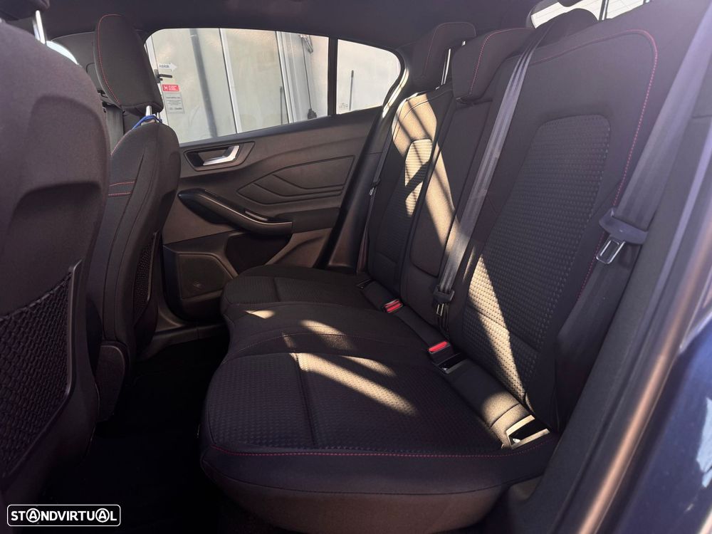 Ford Focus 1.0 EcoBoost MHEV ST-Line X - 22