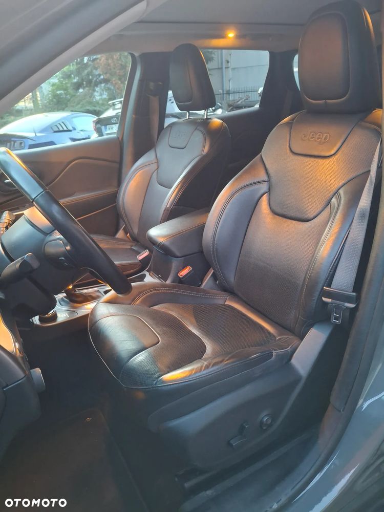 Jeep Cherokee - 12