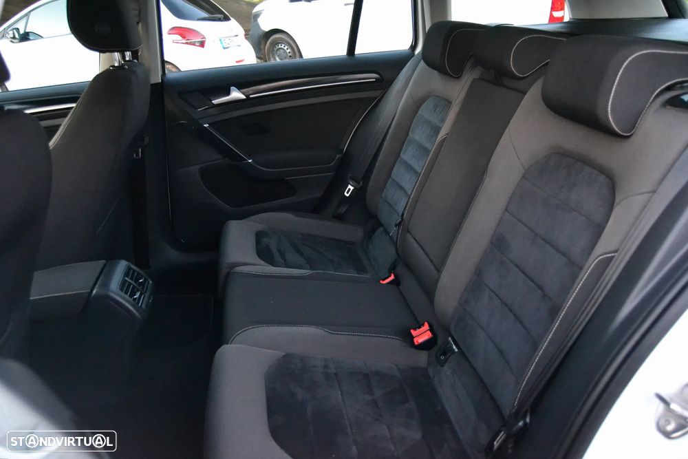 VW Golf Variant 1.6 TDi Highline DSG - 20