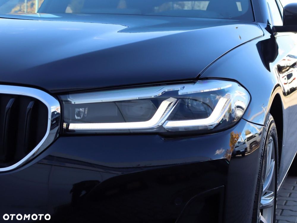 BMW Seria 5 520d xDrive mHEV - 23