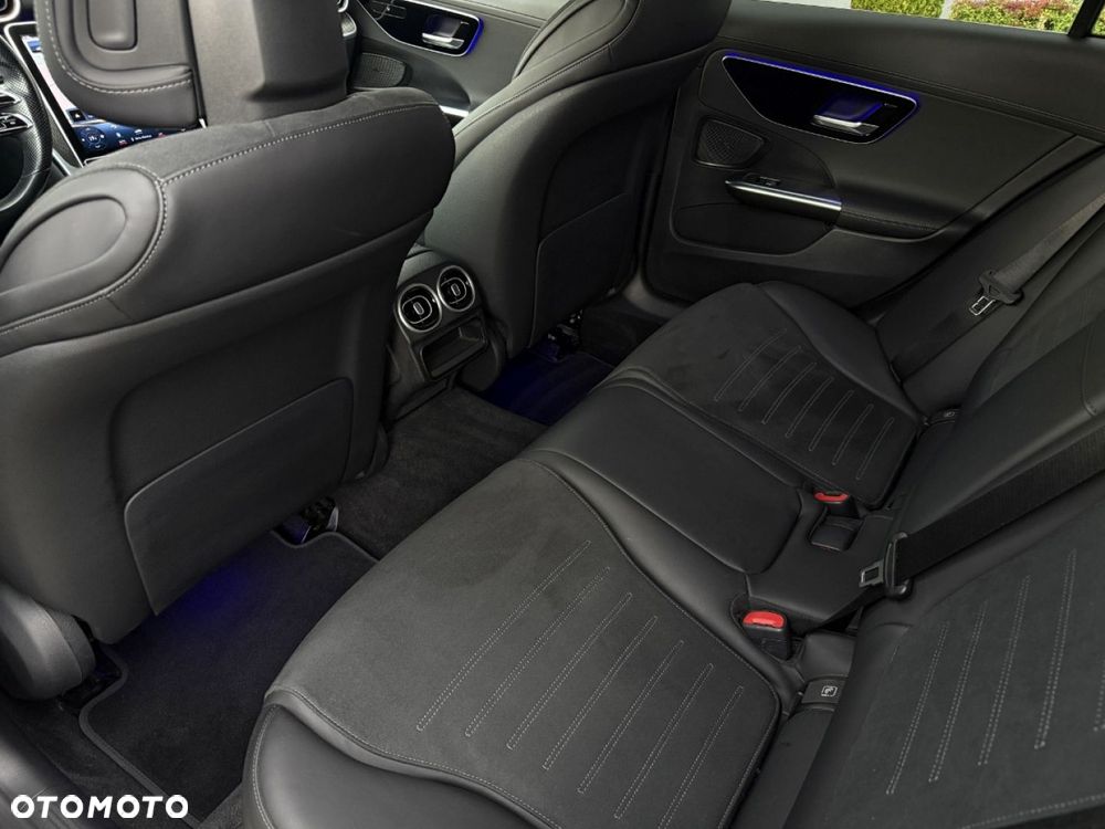 Mercedes-Benz Klasa C 200 9G-TRONIC AMG Line - 33
