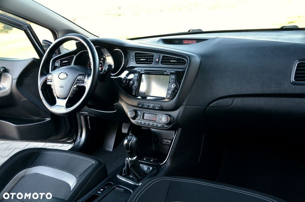 Kia Ceed - 14