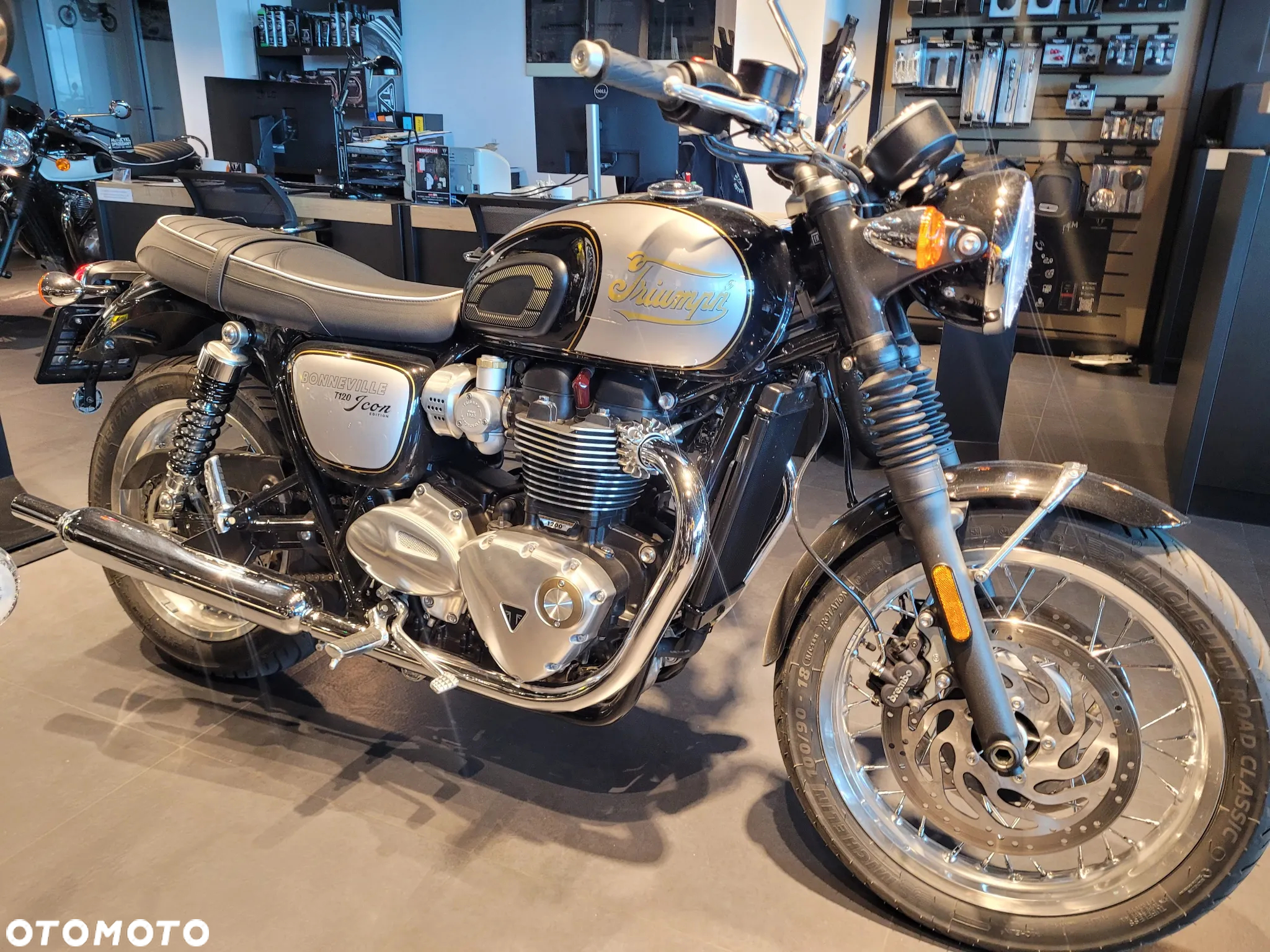 Triumph Bonneville - 4