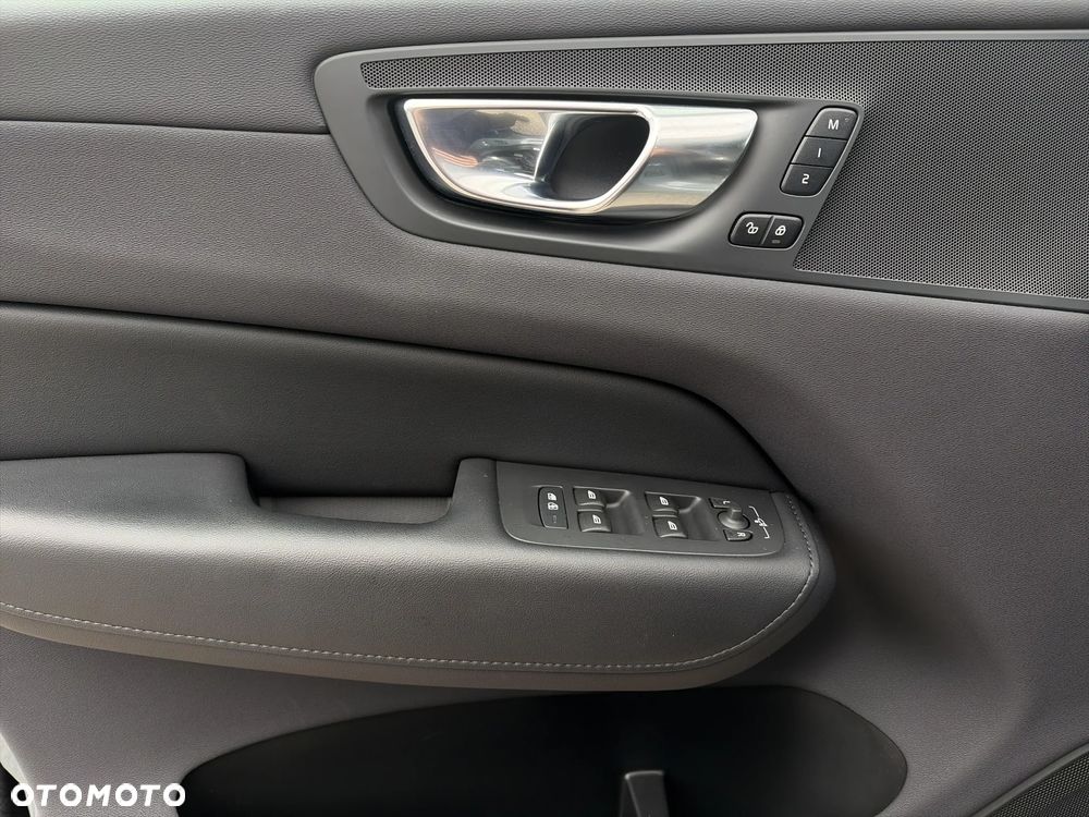 Volvo XC 60 B4 B Plus Bright - 11