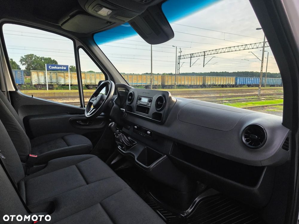 Mercedes-Benz Sprinter - 25