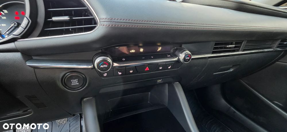 Mazda 3 e-SKYACTIV-G 2.0 M HYBRID HOMURA - 17