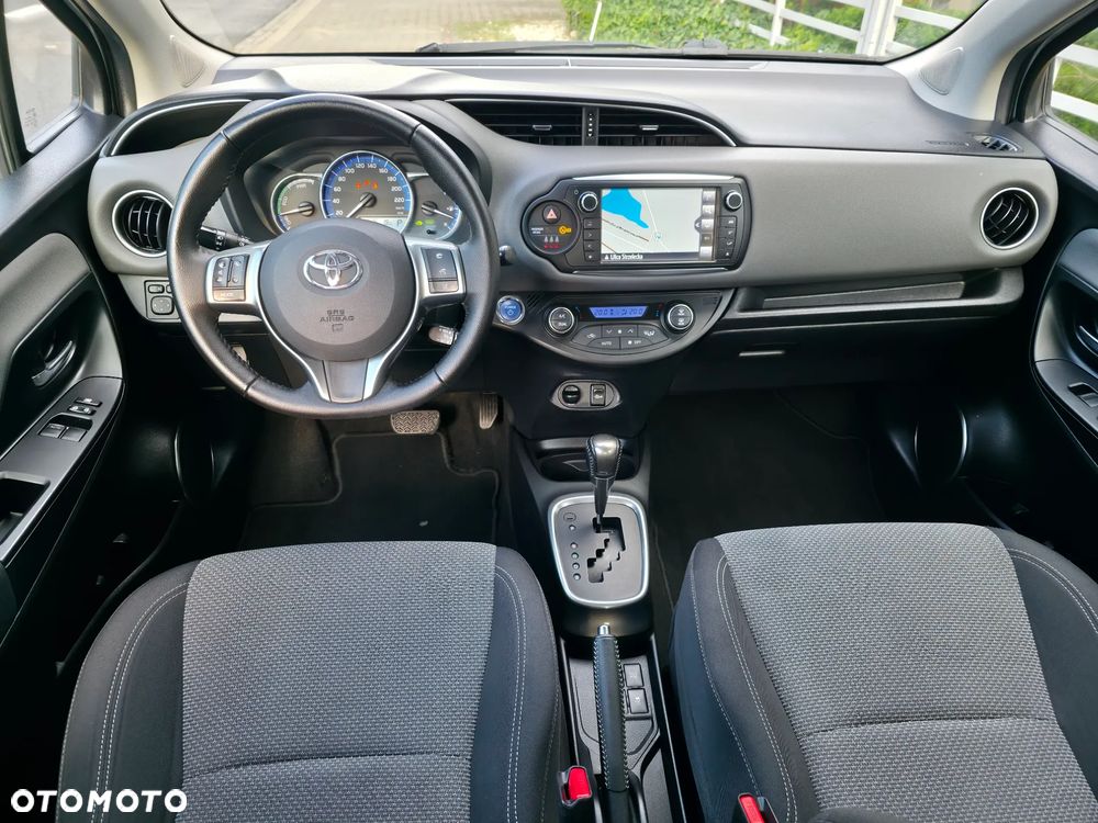 Toyota Yaris ver-hybrid-1-5-vvt--i-selection - 11