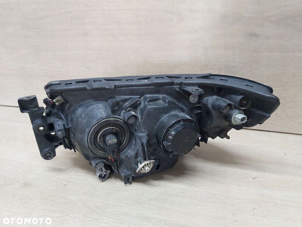 Subaru Forester II SG 2,0 lampa prawy przód - 4