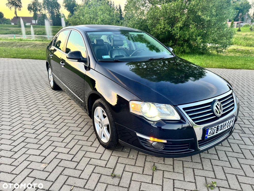 Volkswagen Passat - 1