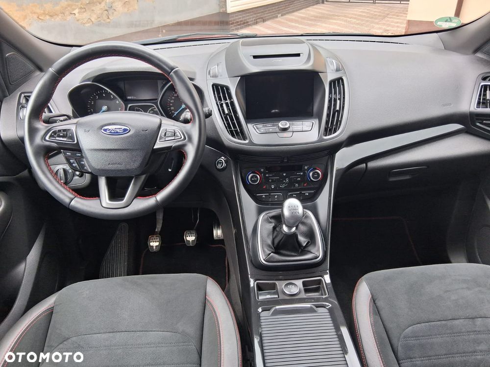 Ford Kuga 1.5 EcoBoost 2x4 ST-Line - 6