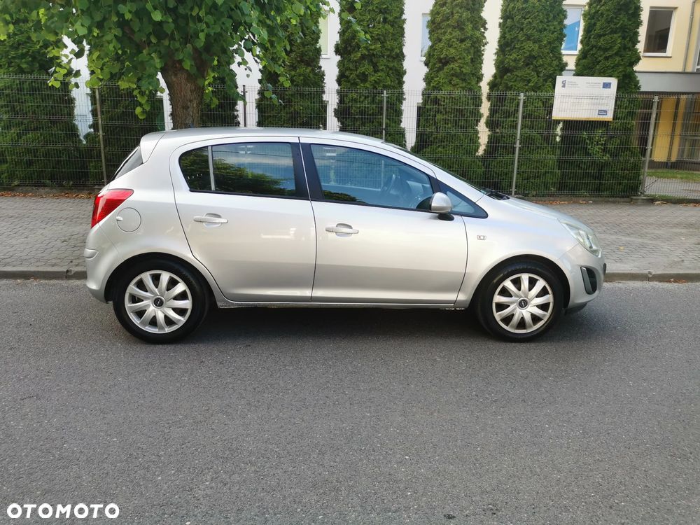 Opel Corsa 1.4 16V Cosmo - 4